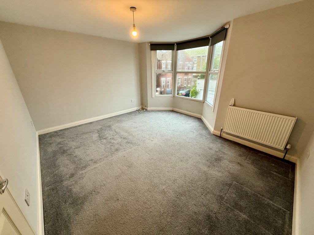 Lot: 19 - END-TERRACE IN TOWN CENTRE WITH POTENTIAL FOR PARKING - Bedroom one with bay window
